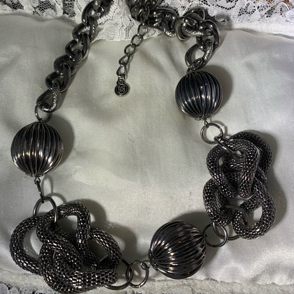 Vera Wang Textured Dark Metal Chunky Necklace 18$